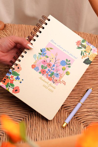 Matt Notebook Agenda academică A5 2025-2026 Spiralată 15x21 cm -13 luni - Flori crem