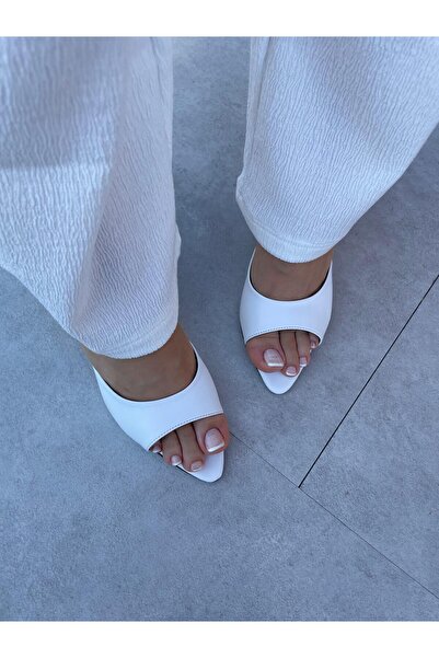 Elvinin Tarzı حذاء ليتا بكعب مدبب بلون أبيض