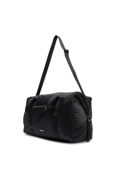 Calvin Klein Erkek Ayarlanabilir Askılı Fermuar Bölmeli Geniş İç Hacimli Siyah Spor Çanta LV04D3043G-UB1