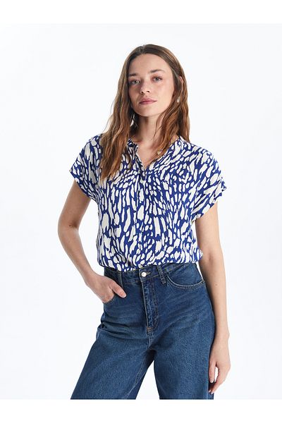 LC Waikiki Gemusterte Damenbluse mit Runaway-Kragen