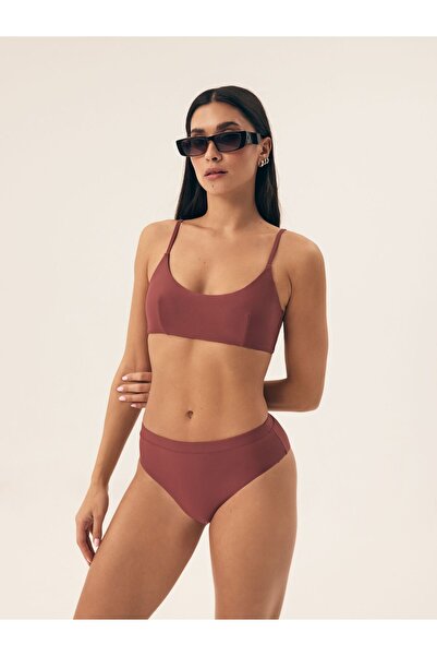 Henderson The bikini top bra is a proposition that combines full comportment & Minimalist Design | Novia