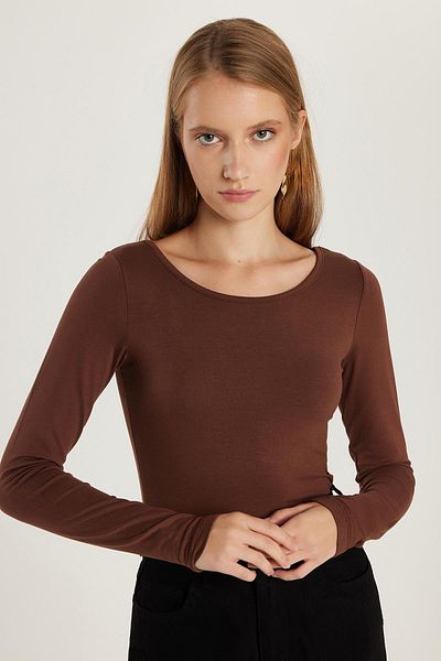 Tudors Bluză maro din viscoză, slim fit, cu mânecă lungă