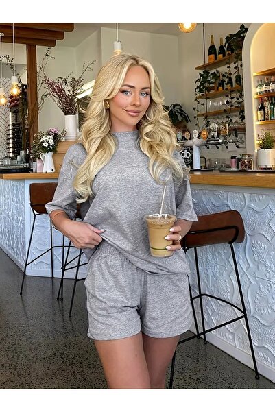 LAUSRA Γυναικείο ελαστικό άνετο σορτς σε γκρι χρώμα, ιδανικό για να φορεθεί σ...