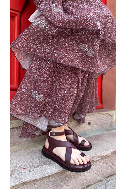 BABLACK صندل نسائي من جيسيكا كروس باند باللون الأحمر الداكن