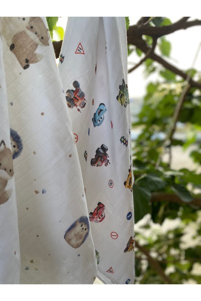 Store Muslin Baby Blanket (4 Mouth Wipes as a Gift)