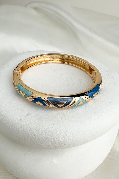 Modex Special Series Enameled Triangle Detail Handcuff Bracelet (Diameter: 6cm)