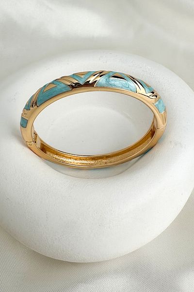 Modex Special Series Enameled Triangle Detail Handcuff Bracelet (Diameter: 6cm)