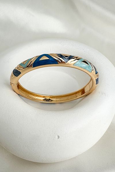 Modex Special Series Enameled Triangle Detail Handcuff Bracelet (Diameter: 6cm)