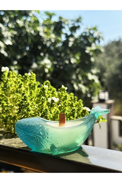 Whale Handmade Epoxy Candle – Wood Wick, Decorative & Reusable (7X11,5CM)