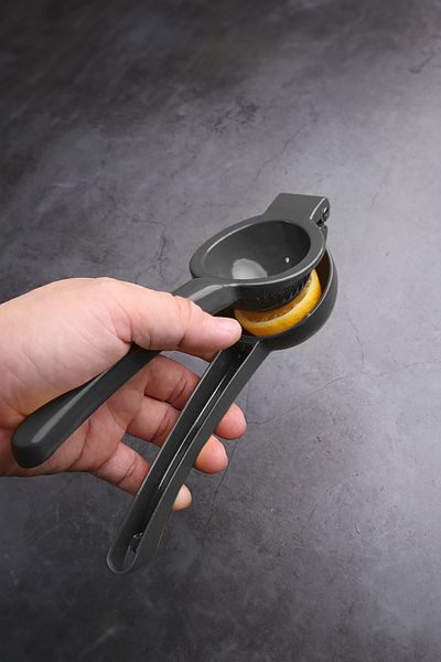 Vadi Metal Lemon Squeezer - Practical Citrus Press for Hand Use with Ergonomic Handle