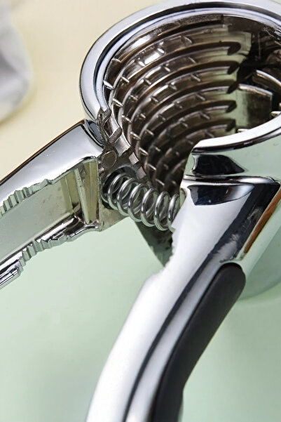 Vadi Metal Walnut Cracker - Durable Nut Almond Crushing Apparatus with Ergonomic Handle