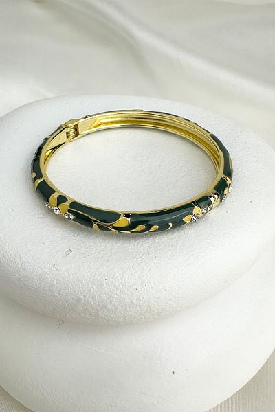 Modex Special Series Enamel Stone Clover Detail Handcuff Bracelet (Diameter: 6cm)