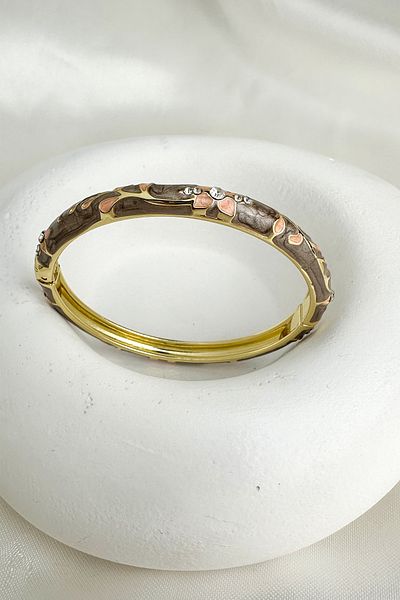 Modex Special Series Enamel Stone Clover Detail Handcuff Bracelet (Diameter: 6cm)