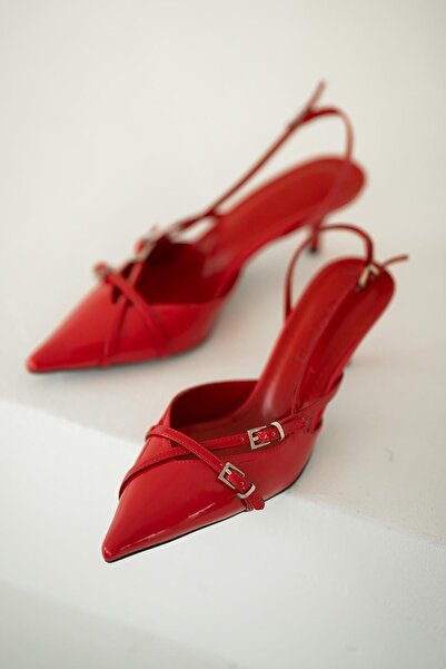 Parponi Bran Tokalı Kadın Topuklu Rugan Ayakkabı Kırmızı