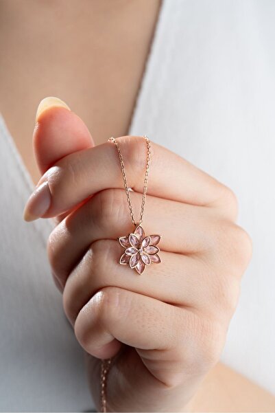 X-Lady Accessories Altın Renk Pembe Lotus Çiçeği Kolye Paslanmaz Çelik Kolye - 3398