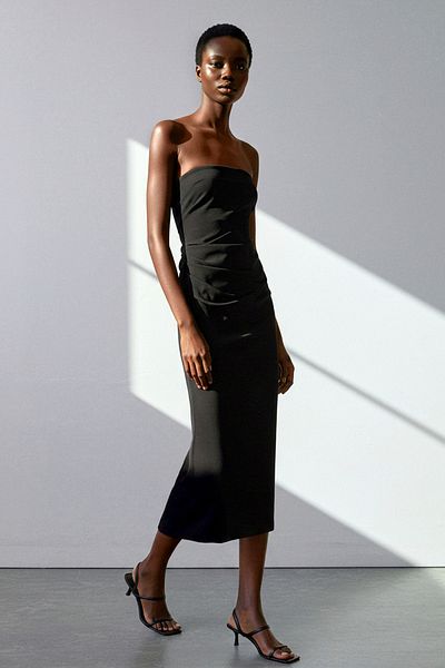 Trendyol Collection Μαύρο μίντι υφαντό φόρεμα που αγκαλιάζει το σώμα TWOSS25EL00623
