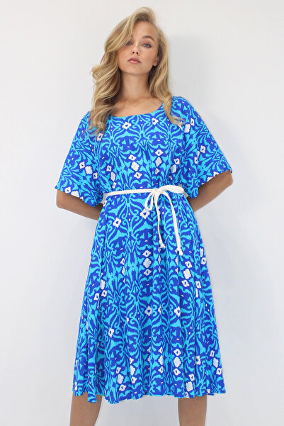 Trend Alaçatı Stili فستان نسائي أزرق بلون الكوبالت برقبة دائرية منقوشة ومريح ...