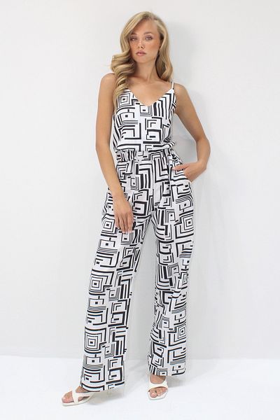 Trend Alaçatı Stili Women's Black Strap Strap Hidden Zipper Double Pocket Woven Jumpsuit Alc-X14224
