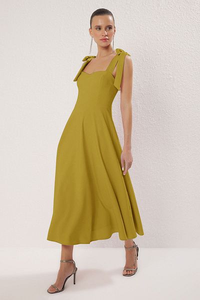 Trendyol Collection Λαδιό πράσινο A-Line λουράκι με λεπτομέρεια ύφανση Midi κομψό βραδινό φόρεμα νυχτερινής αποφοίτησης TPRSS24EL00251