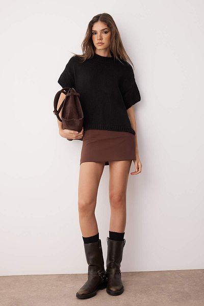 Trendyol Collection Pulover negru cu model lat și textura moale TWOAW25KZ00021