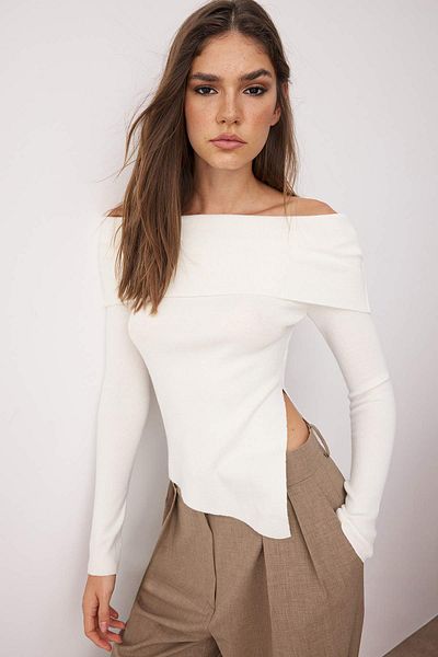 Trendyol Collection Ecru Premium Yarn/Special Yarn Carmen Collar Knitwear Sweater Twoaw26Kz00064