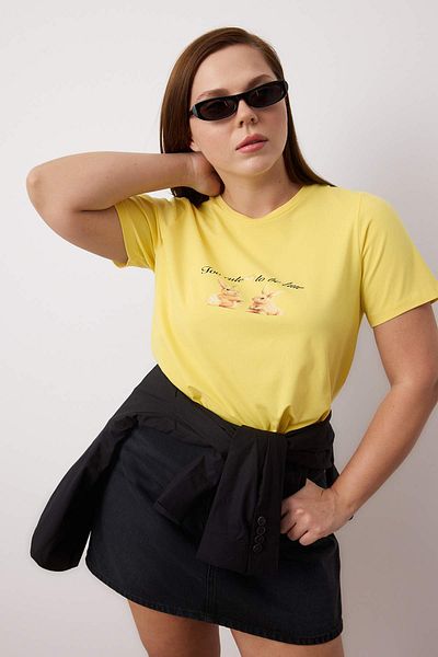 Trendyol Curve Light Yellow Fitted/Skin-Fitting Rabbit Printed Knitted Plus Size T-Shirt Tbbss25Bf00076