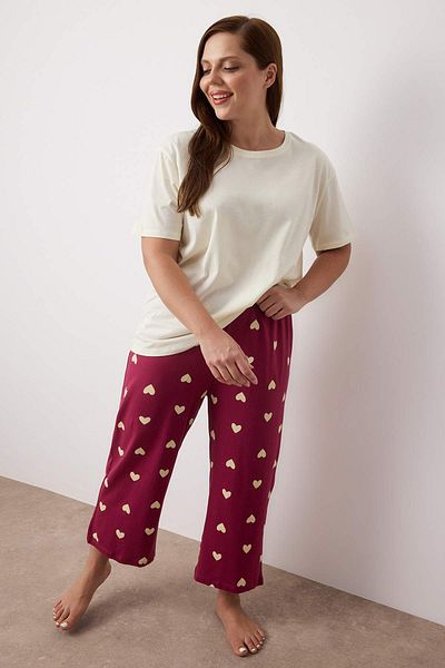 Trendyol Curve Plum Heart Pattern Capri Knitted Pajamas Set Tbbss25Ai00002