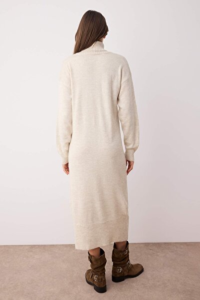 Trendyol Collection Stone*001 Maxi széles szabású, puha textúrájú sima kötött ruha, amely nem mutatja meg a belső részét TWOAW24EL00056