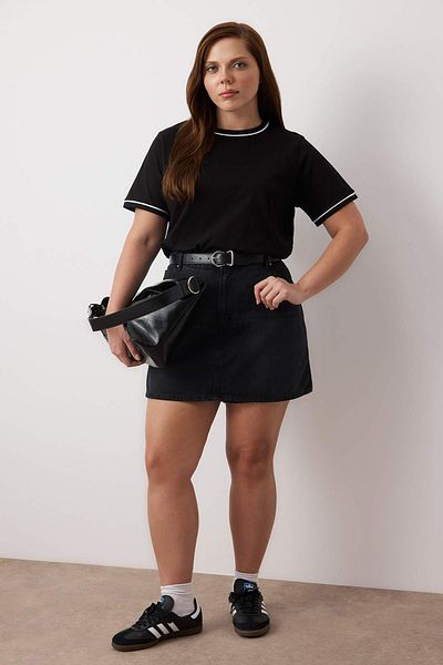 Trendyol Curve Black Crew Neck Piping Detailed Basic Large Size T-Shirt Tbbss25Bf00050