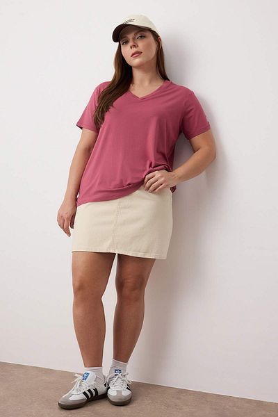 Trendyol Curve Dusty Rose Regular Fit V-Neck Plus Size T-Shirt Tbbss25Bf00062
