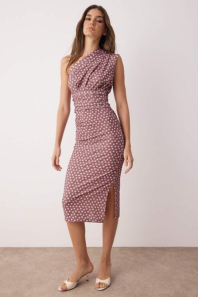 Trendyol Collection Коричнева приталена трикотажна сукня міді в горошок на одне плече з асиметричним плетінням у клітинку TWOSS23EL02182