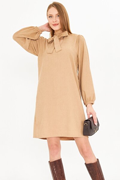 armonika Γυναικείο βελούδινο φόρεμα σε μπεζ λαιμόκοψη με ελαστικά μανίκια ARM-25K 001087