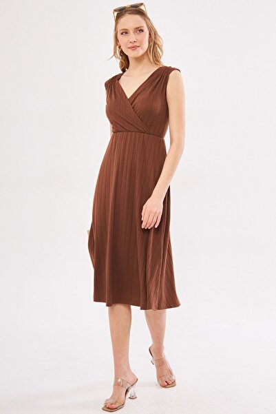 armonika Hnědé midi šaty - elastický pas a ramena, límec s dvojitým lemem-24Y 001017