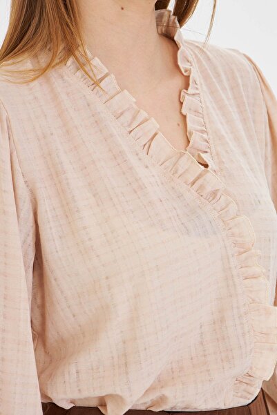armonika Γυναικεία μπεζ μακρυμάνικη μπλούζα με λεπτομέρεια βολάν και ελαστικά μανίκια ARM-25K001030
