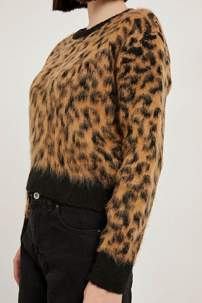 Arma Life Pulover crop scurt cu decolteu pentru femei, cu imprimeu leopard