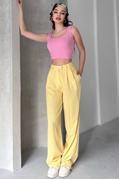 New Now U-Collar, Trophy Look, Thick Straps, Camisole Crop Tank