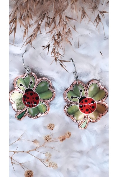 Serenity Yonca Uğur Böceği Figürlü Bakır Küpe