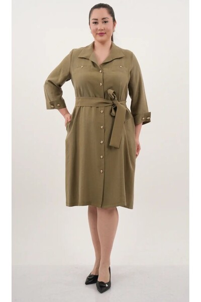 DE WHITES ΦΟΡΕΜΑ ΜΕΓΑΛΟΥ ΜΕΓΕΘΟΥΣ ΜΕ ΖΩΝΗ ΚΑΙ ΛΕΠΤΟΜΕΡΕΣ ΑΞΕΣΟΥΑΡ ΣΤΟ ΜΕΓΑΛΟ ΜΕΓΕΘΟΣ