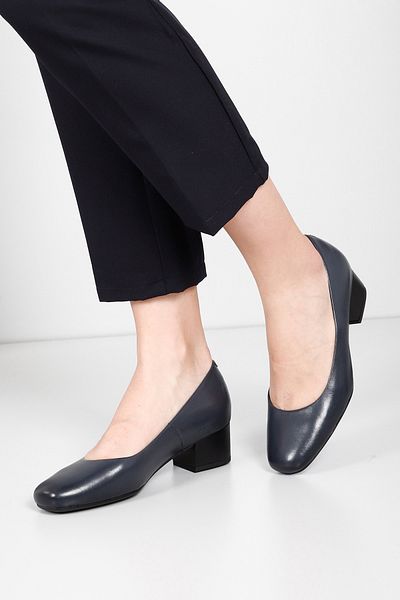 GÖNDERİ(R) Women's Navy Blue Antique Short Thick Heeled Genuine Leather Shoes