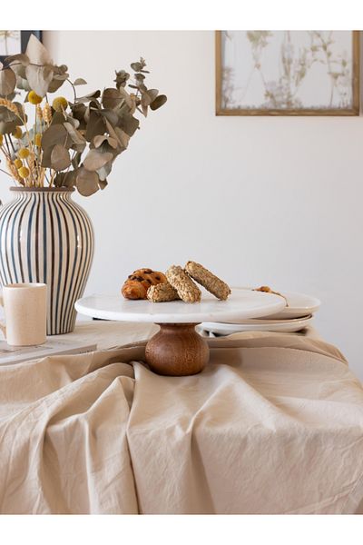 Akayev Marble 28 Cm White Round Presentation Plate with Wooden Legs