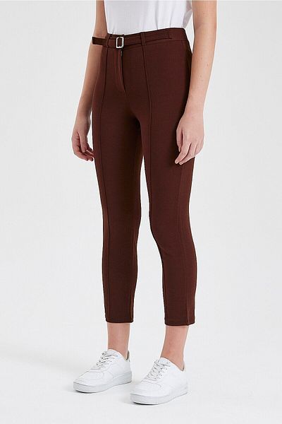 macharel jeans Дамски кафяви платнени панталони с тесни крачоли с катарама и висока талия