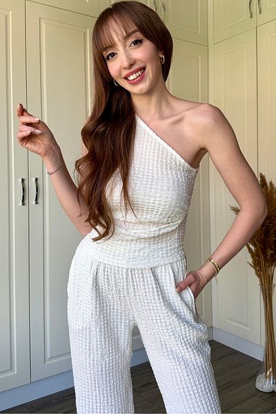 Dilay Gökoğlu Butik Seersucker Fabric One Shoulder White Suit