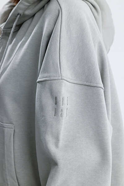 Sofist İstanbul Gri Essentials Fit Kadın Zip Hoodie %100 Pamuk Kapüşonlu Düşük Omuzlu Fermuarlı Kanguru Cepli