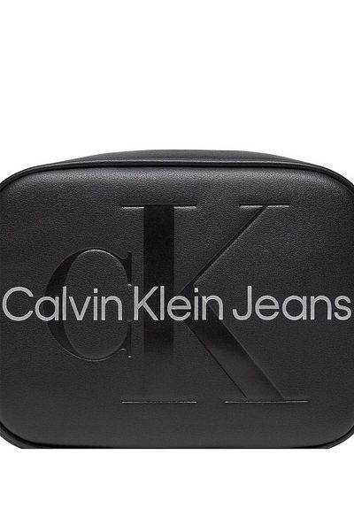 Calvin Klein Dámská černá taška přes rameno – tvarovaná taška na fotoaparát, stylová a funkční