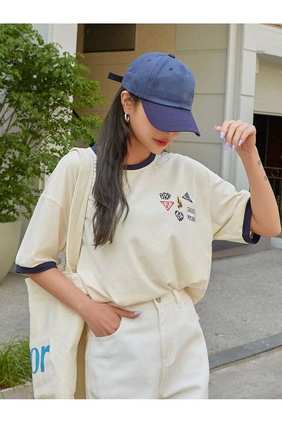 CLAYES Μπλουζάκι Uncool Beige Body Navy Blue Piping - Oversize κοντομάνικο μπλουζάκι με λαιμόκοψη