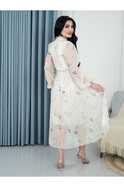 Nice Model Elegant Floral Chiffon Maxi Dress with Long Sleeves - White Bohemian Wedding Guest Outfit for Women
