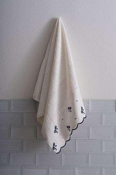 Nazik Home Serena Bow Embroidered Face Towel (50 X 90 cm)