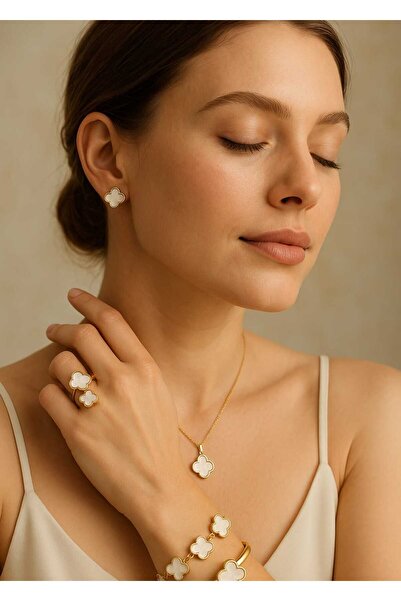 endlessstylish 🌸 Zarafetin Yeni Hali: Çiçek Motifli Takım Seti 🌸