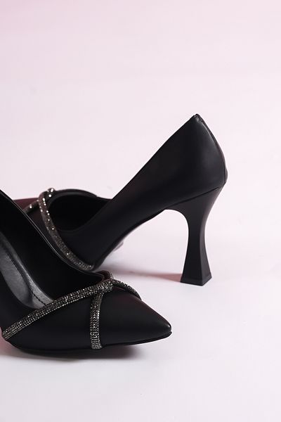 Hvz Trend Stone Detailed Pointed Toe Bow Heeled Shoes