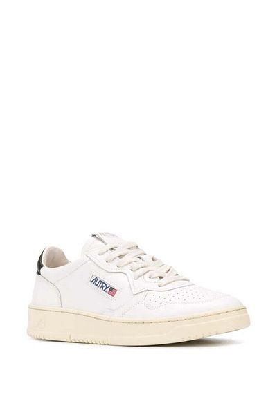 AUTRY 'Medalist Low' White Sneakers With Contrasting Heel Tab In Leather Man